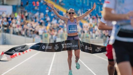 Rok temu zeszła z trasy. Teraz Kelli Smith wygrała Silesia Marathon!