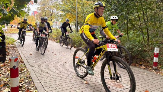 Rowerowe emocje w lasach Kędzierzyna-Koźla. Za nami IX Cross Tribike „Niepodległa”. ZDJĘCIA