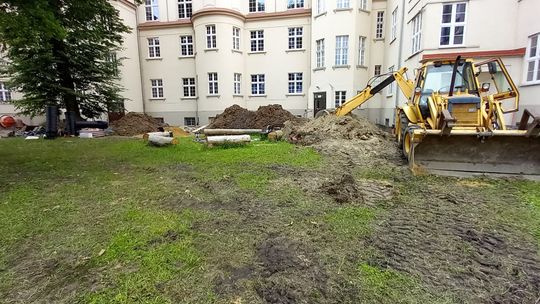 Rozpoczęły się wakacje, a wraz z nimi ruszył remont w I LO. ZDJĘCIA