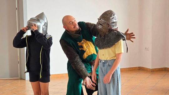 Rycerze wpadli do biblioteki. Księgozbiór w średniowiecznych klimatach. ZDJĘCIA