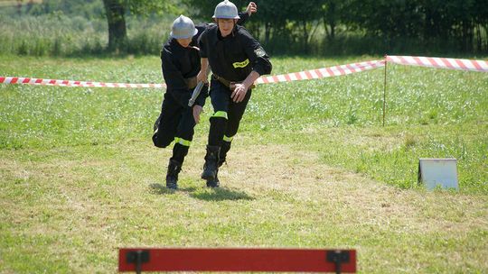 Rywalizowali druhowie z dwóch gmin. Zawody sportowo-pożarnicze w Zakrzowie. ZDJĘCIA