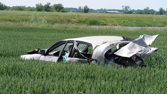 Samochód dachował między Kobylicami a Landzmierzem