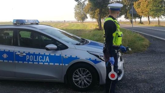 Samochód nie miał zderzaka, a kierująca nim 81-latka prawa jazdy