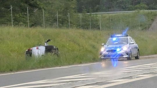 Samochód uderzył w latarnię na obwodnicy Kędzierzyna-Koźla