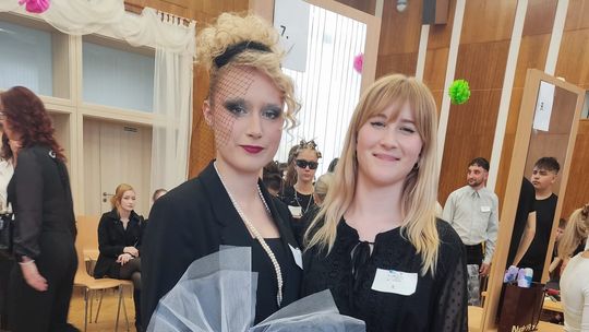 Sara Jankowska z "Budowlanki" na podium konkursu fryzjerskiego w Czechach. ZDJĘCIA