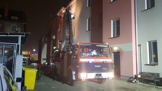 Sąsiadów zaniepokoił ujadający pies. Interweniowała straż pożarna i policja