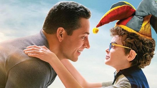 Seans filmu "Jeden na milion" w letnim kinie plenerowym