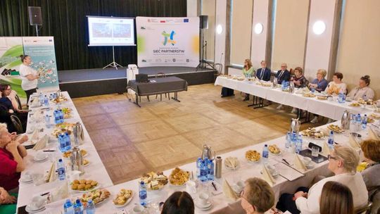 Seniorzy podsumowali cykl spotkań w projekcie „Uczenie się przez całe życie”. ZDJĘCIA