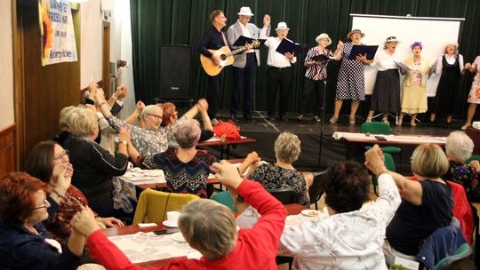 Seniorzy śpiewająco rozpoczęli nowy rok akademicki