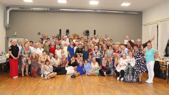 Seniorzy z czterech miejscowości rozgrzali parkiet. W tym gronie znaleźli się koźlanie. ZDJĘCIA