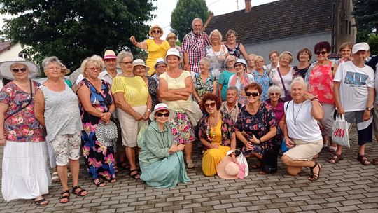 Seniorzy z Kędzierzyna-Koźla pojechali do Otmuchowa na Lato Kwiatów