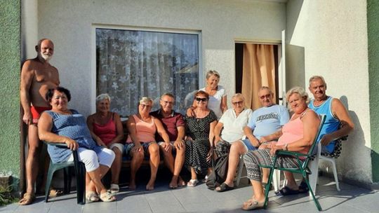 Seniorzy z Kędzierzyna-Koźla wypoczywali z wnukami w Łazach. ZDJĘCIA