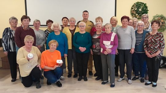 Seniorzy z Reńskiej Wsi już zamontowali czujki. Strażacy apelują: teraz czas na Ciebie