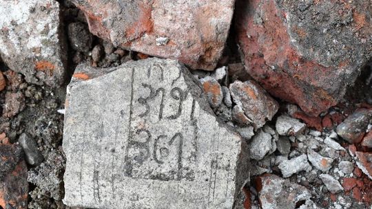 Sensacyjne znalezisko w Koźlu! Na terenie szkoły odkryto pozostałości twierdzy z XVIII wieku. ZDJĘCIA