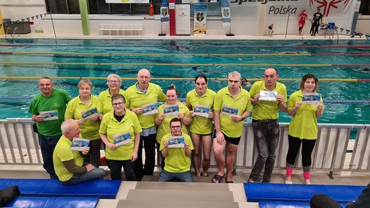 Setki mieszkańców sprawdziło się w wielkiej sztafecie pływackiej