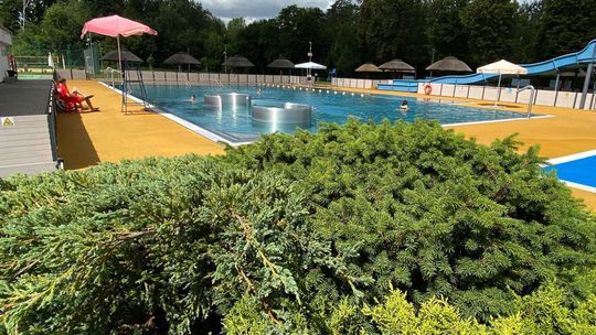 Sezon letni w strefie basenów zewnętrznych na „Wodnym oKKu” wystartował. ZDJĘCIA