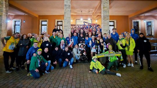 Siatkarscy fani z Kędzierzyna-Koźla i Zawiercia spotkali się po sobotnim meczu. ZDJĘCIA Siatkarscy fani z Kędzierzyna-Koźla i Zawiercia spotkali się po sobotnim meczu. ZDJĘCIA