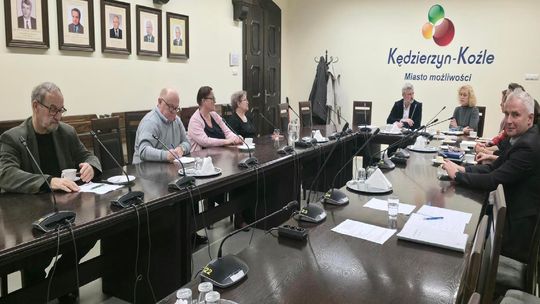 Skwer przy Szymanowskiego i Portowej z imieniem Leo Gottsteina