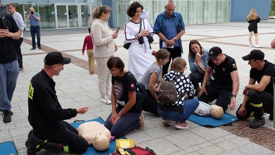 Służby ratunkowe szkoliły mieszkańców z udzielania pierwszej pomocy. ZDJĘCIA