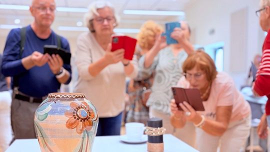 Smartfon wystarczy. Seniorzy ćwiczyli fotografię w praktyce. ZDJĘCIA