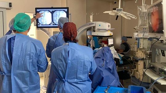 Nowatorski zabieg w Kędzierzynie-Koźlu. 82-latka odzyskała sprawność