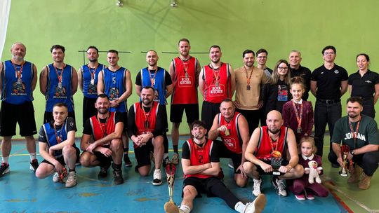 Spocone Naleśniki Rock Kitchen z tytułem Mistrzów Miasta w koszykówce. ZDJĘCIA