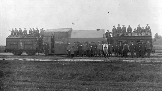 Stalowe bestie na szynach. Pociągi pancerne w bitwach powstań śląskich