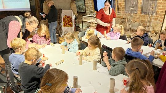 Ferie pełne legend! Dzieci ruszyły w podróż po dawnym Koźlu. ZDJĘCIA
