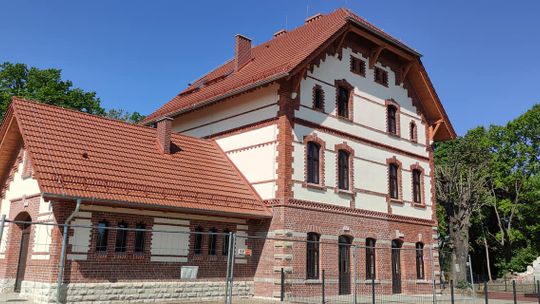 Stary dworzec w Reńskiej Wsi jak nowy. Skorzystają maluchy oraz rowerzyści