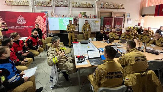 Strażacy biorą udział w ćwiczeniach związanych ze skażeniem promieniotwórczym Strażacy biorą udział w ćwiczeniach związanych ze skażeniem promieniotwórczym