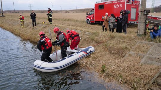 Strażacy dostali nowy ponton. Ufundowała go Grupa Azoty ZAK. ZDJĘCIA I FILM