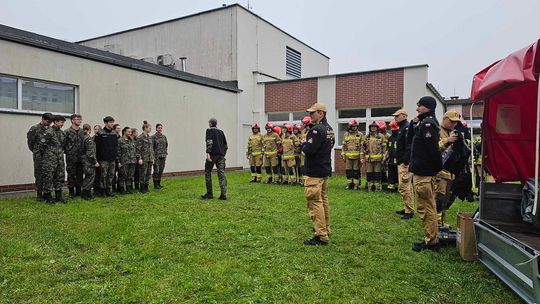 Strażacy ewakuowali pacjentów szpitala. Spokojnie, to tylko ćwiczenia Strażacy ewakuowali pacjentów szpitala. Spokojnie, to tylko ćwiczenia