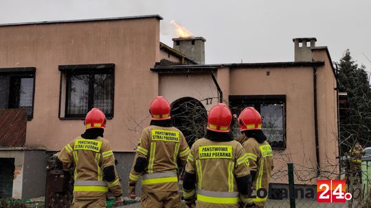 Strażacy interweniowali na Pogorzelcu. Z komina wydobywał się ogień