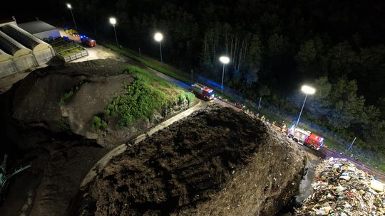 Strażacy interweniowali na wysypisku odpadów przy ulicy Naftowej