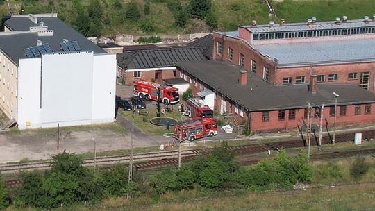 Strażacy interweniowali przy torach kolejowych. Paliły się podkłady