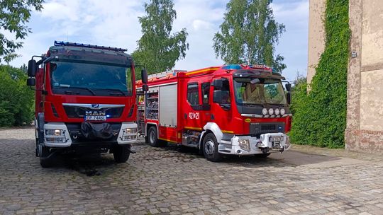 Strażacy interweniowali przy torach kolejowych. Zapaliła się trawa