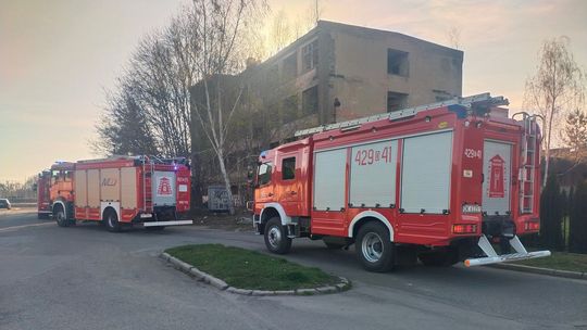 Strażacy interweniowali w pustostanie przy Pułaskiego Strażacy interweniowali w pustostanie przy Pułaskiego