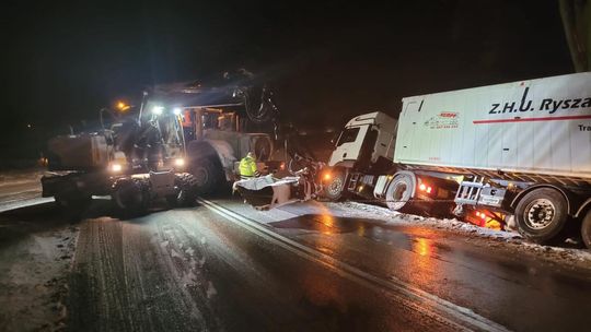 Strażacy mają pełne ręce roboty w związku z warunkami na drogach