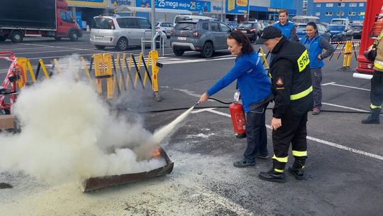Strażacy szkolili pracowników Castoramy w ramach "Dni Bezpieczeństwa"
