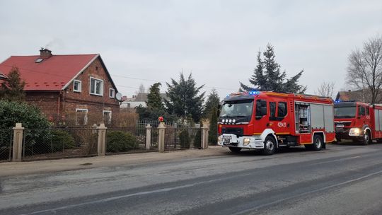 Strażacy wezwani do silnego zadymienia. Zapaliła się sadza w kominie