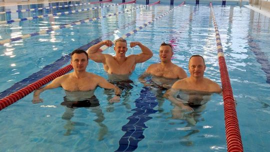 Strażacy z Kędzierzyna-Koźla zajęli II miejsce w zawodach pływackich. ZDJĘCIA