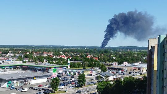 Strażacy z Koźla zadysponowani do pożaru fabryki mebli w Niwnicy