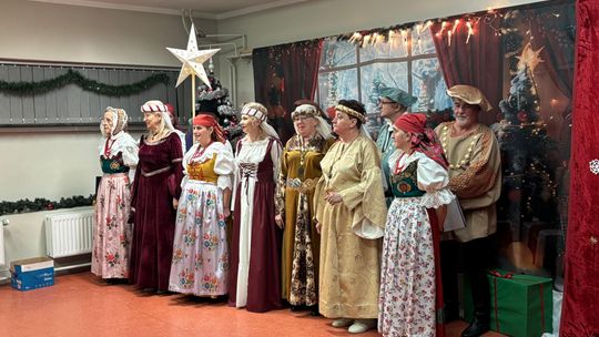 Świąteczna magia zatańczyła razem z nimi Świąteczna magia zatańczyła razem z nimi