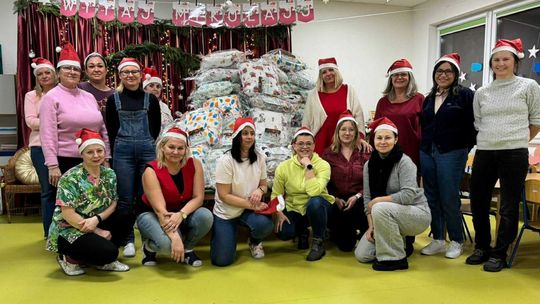 Świąteczne szycie poduszek w w Publicznym Przedszkolu nr 17 w Kędzierzynie-Koźlu. ZDJĘCIA