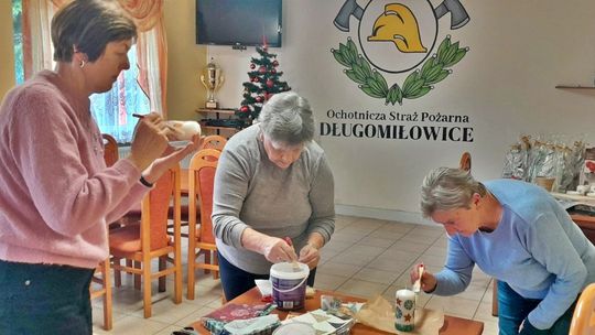 Świąteczne warsztaty w Klubie Seniora w Długomiłowicach. ZDJĘCIA