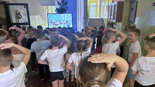 Świąteczny Integracyjny WF w ZSP Długomiłowice. ZDJĘCIA Świąteczny Integracyjny WF w ZSP Długomiłowice. ZDJĘCIA