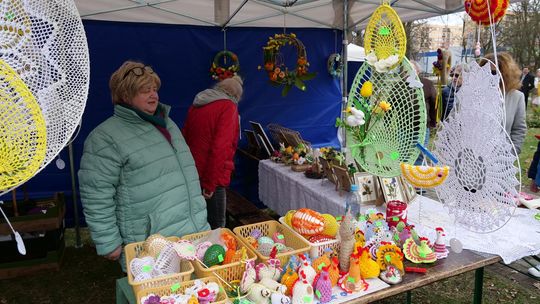Świąteczny klimat na jarmarku wielkanocnym w parku Pojednania. ZDJĘCIA