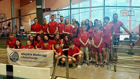 Świetny start zawodników MUKS WOPR Kędzierzyn-Koźle w Katowicach! Przywieźli aż 17 medali!