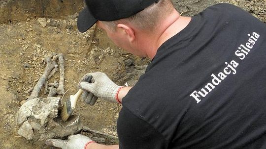 Szczątki żołnierzy znaleziono we Wroninie. Badacze są w Strzelcach Opolskich, ale wnet pojawią się ponownie w naszym powiecie
