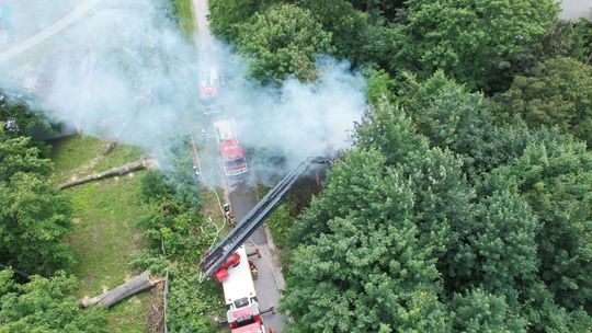 Sześć zastępów straży pożarnej gasiło pożar w Reńskiej Wsi. ZDJĘCIA